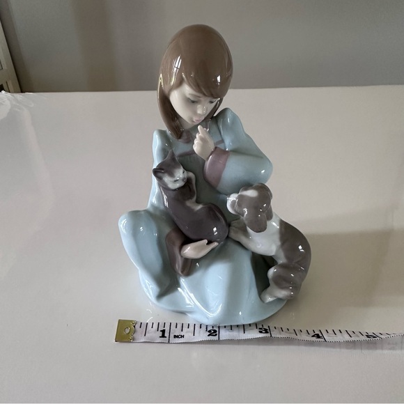 LLADRO CAT NAP Figurine Girl Holding Sleeping Cat w/ curious Dog #5640 1989 - Picture 9 of 10